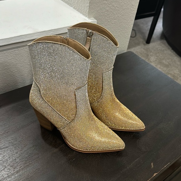 Corkys Selfie - Picture 5 of 8